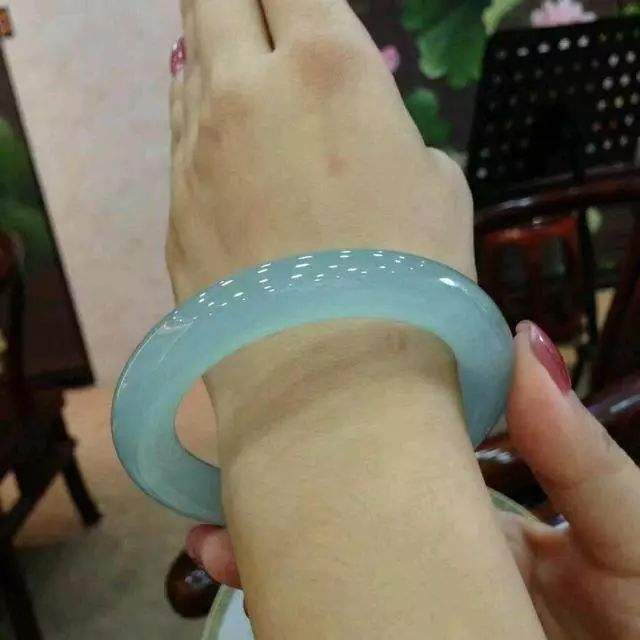 翡翠手镯怎么做的,我的翡翠手镯加工过程-第1张图片-翡翠网 翡翠手镯怎么做的,我的翡翠手镯加工过程-第1张图片-翡翠网