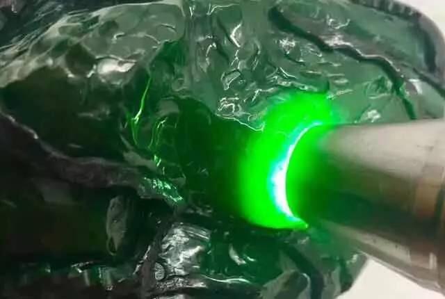 翡翠原石十赌九垮,翡翠原石十赌九输还有人赌吗-第2张图片-翡翠网 翡翠原石十赌九垮,翡翠原石十赌九输还有人赌吗-第2张图片-翡翠网