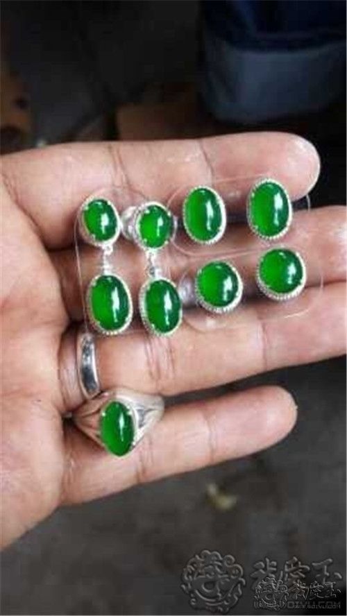 翡翠戒面的价格,翡翠戒面的价格是多少-第1张图片-翡翠网 翡翠戒面的价格,翡翠戒面的价格是多少-第1张图片-翡翠网
