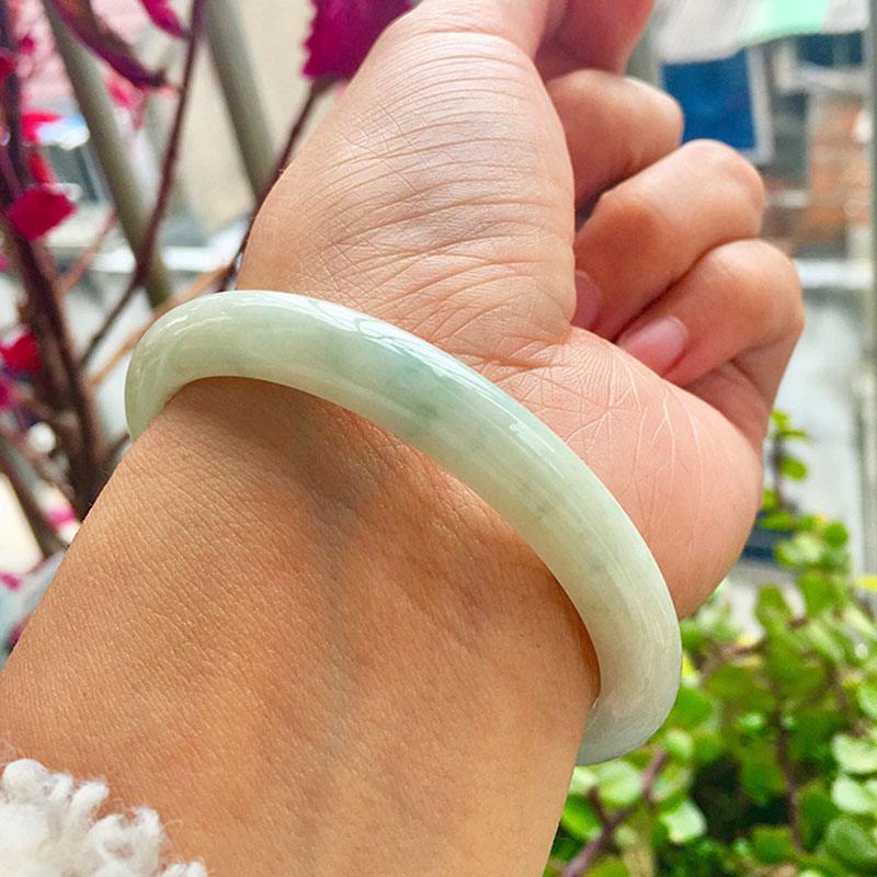 细叮当翡翠手镯,玉手镯价格-第1张图片-翡翠网 细叮当翡翠手镯,玉手镯价格-第1张图片-翡翠网