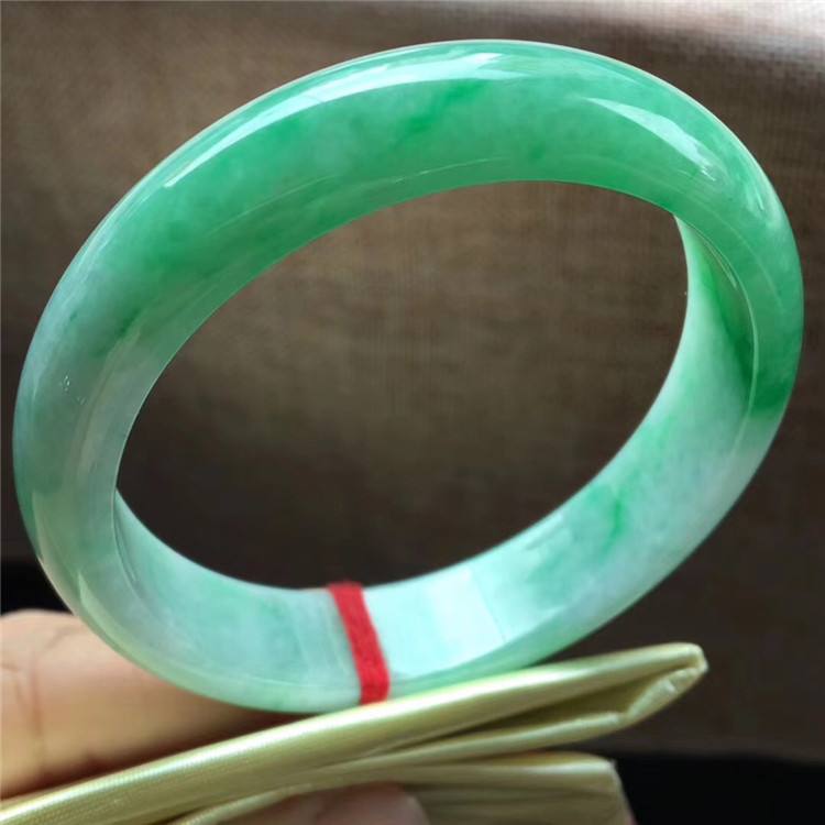 细叮当翡翠手镯,玉手镯价格-第2张图片-翡翠网 细叮当翡翠手镯,玉手镯价格-第2张图片-翡翠网