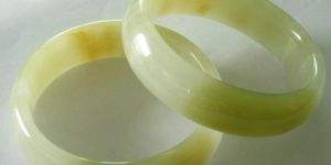 福禄寿玉镯价格禄劝翡翠手镯价格表-第1张图片-翡翠网 福禄寿玉镯价格禄劝翡翠手镯价格表-第1张图片-翡翠网