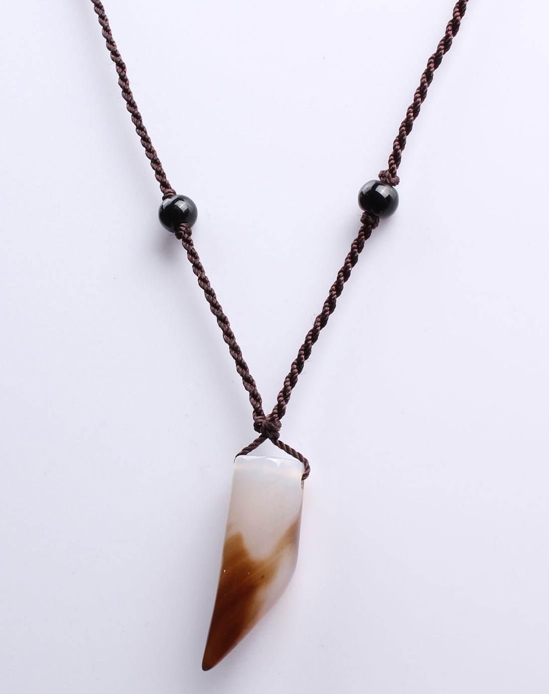 狼牙和翡翠手镯哪个好,玛瑙镯子和翡翠镯子哪个好-第1张图片-翡翠网 狼牙和翡翠手镯哪个好,玛瑙镯子和翡翠镯子哪个好-第1张图片-翡翠网