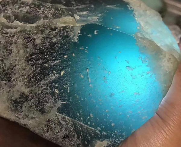 翡翠原石保养养翡翠原石-第2张图片-翡翠网 翡翠原石保养养翡翠原石-第2张图片-翡翠网