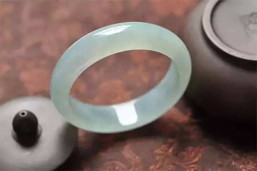 大马坎翡翠值钱吗翡翠马牙种价格-第1张图片-翡翠网 大马坎翡翠值钱吗翡翠马牙种价格-第1张图片-翡翠网