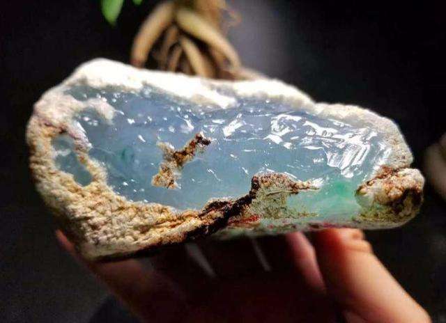 价值一百多亿的翡翠原石,翡翠原石价值500万-第2张图片-翡翠网 价值一百多亿的翡翠原石,翡翠原石价值500万-第2张图片-翡翠网