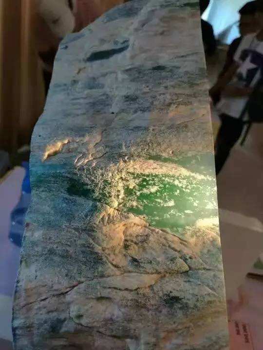 翡翠原石交易税怎么交,翡翠原石贸易税收-第1张图片-翡翠网 翡翠原石交易税怎么交,翡翠原石贸易税收-第1张图片-翡翠网