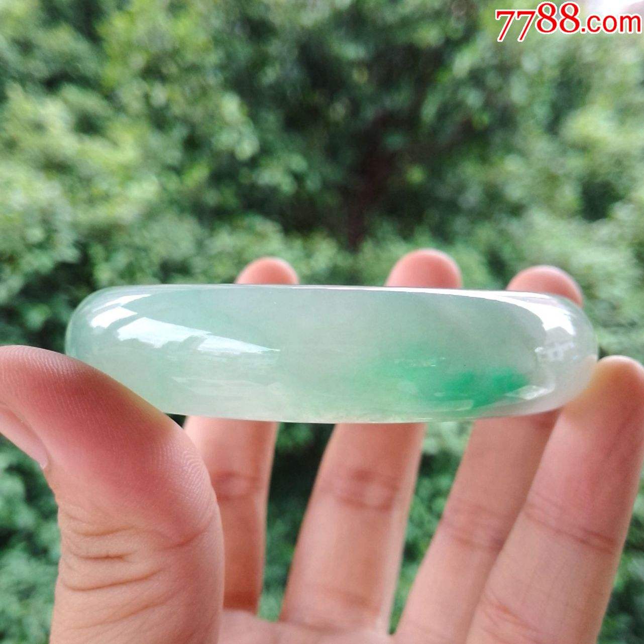 泰国玉镯一般多少钱泰国翡翠手镯价格-第2张图片-翡翠网 泰国玉镯一般多少钱泰国翡翠手镯价格-第2张图片-翡翠网