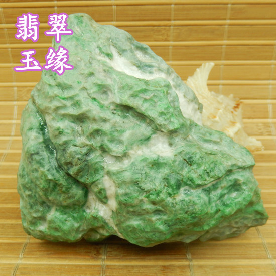 做摆件的翡翠原石有哪些,翡翠原石做牌子好还是挂件好-第1张图片-翡翠网