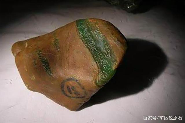 大马坎翡翠原石切口料大马坎翡翠原石的鉴别方法-第1张图片-翡翠网 大马坎翡翠原石切口料大马坎翡翠原石的鉴别方法-第1张图片-翡翠网