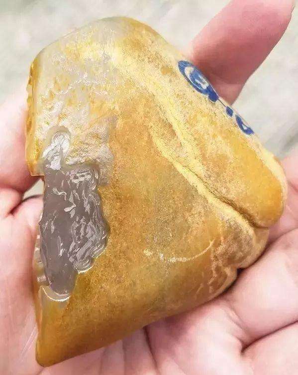 大马坎翡翠原石切口料大马坎翡翠原石的鉴别方法-第2张图片-翡翠网 大马坎翡翠原石切口料大马坎翡翠原石的鉴别方法-第2张图片-翡翠网