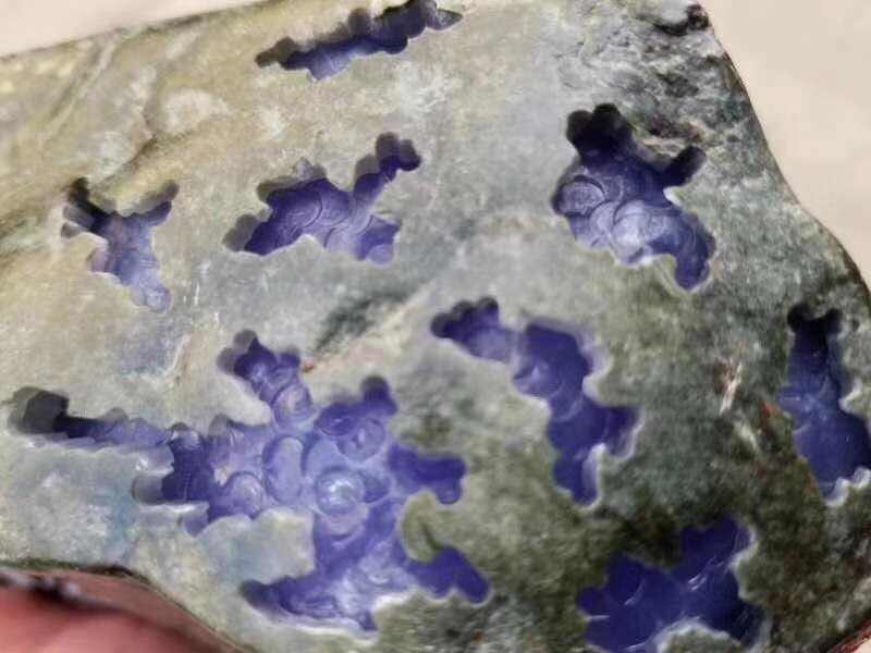 什么叫翡翠高冰飘花飘花翡翠原石高冰-第2张图片-翡翠网