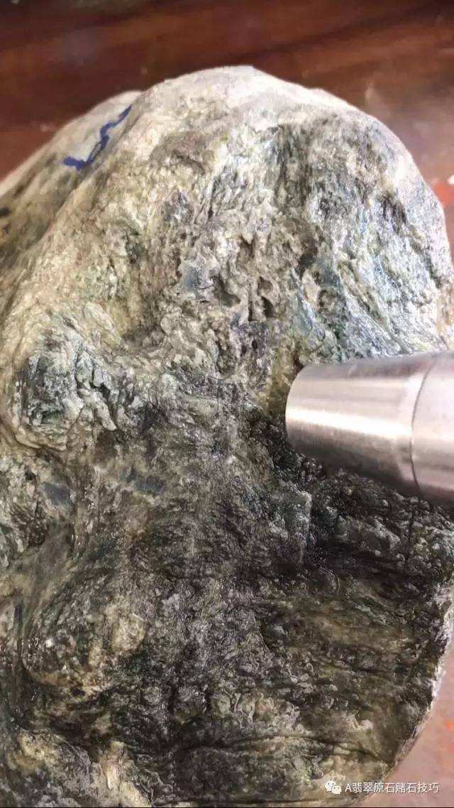 翡翠白沙皮的知识点,翡翠沙皮是什么意思-第2张图片-翡翠网 翡翠白沙皮的知识点,翡翠沙皮是什么意思-第2张图片-翡翠网