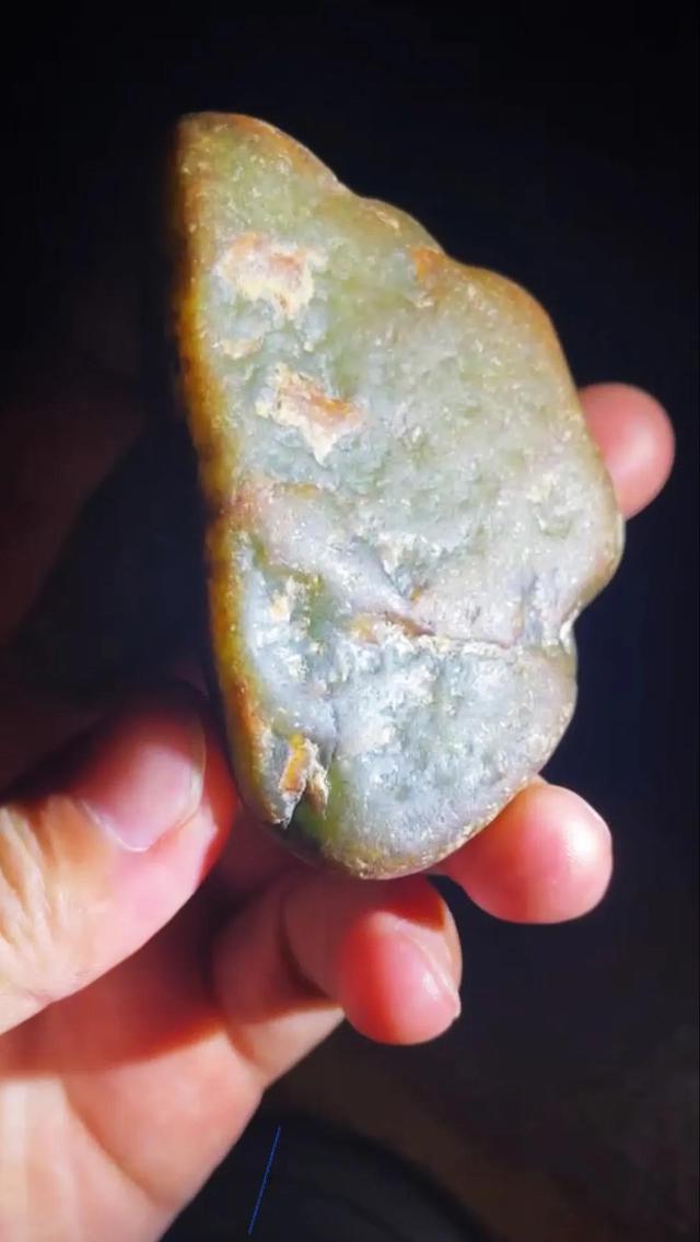 大马坎冰种翡翠原石大马坎翡翠价值怎么样-第1张图片-翡翠网 大马坎冰种翡翠原石大马坎翡翠价值怎么样-第1张图片-翡翠网