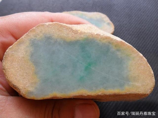 大马坎冰种翡翠原石大马坎翡翠价值怎么样-第2张图片-翡翠网 大马坎冰种翡翠原石大马坎翡翠价值怎么样-第2张图片-翡翠网