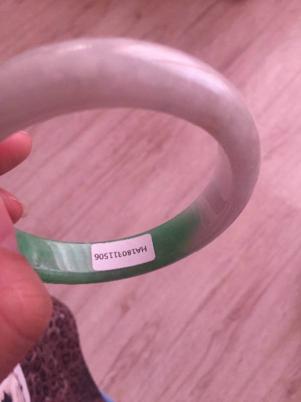 翡翠手镯有裂痕怎么办翡翠手镯有裂痕迹-第2张图片-翡翠网 翡翠手镯有裂痕怎么办翡翠手镯有裂痕迹-第2张图片-翡翠网