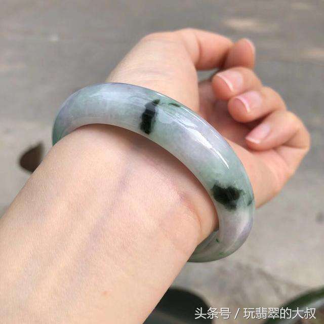 翡翠手镯夹杂角闪石怎么办,翡翠手镯夹杂角闪石-第1张图片-翡翠网