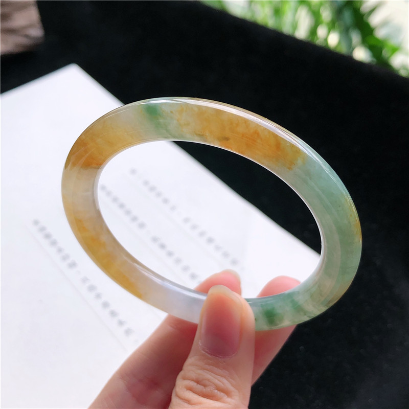 五千左右的翡翠手镯五万左右的翡翠玉手镯-第1张图片-翡翠网 五千左右的翡翠手镯五万左右的翡翠玉手镯-第1张图片-翡翠网