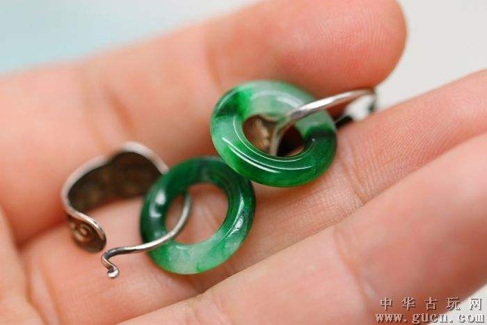 清代翡翠项链拍卖价格清代翡翠圆环价格-第1张图片-翡翠网 清代翡翠项链拍卖价格清代翡翠圆环价格-第1张图片-翡翠网