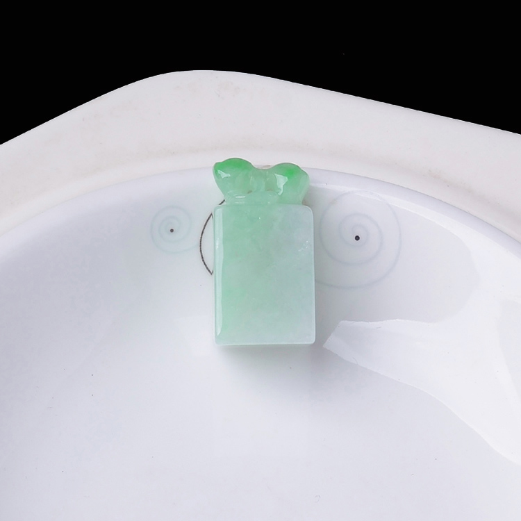 老翡翠印章满绿翡翠印章价格-第2张图片-翡翠网 老翡翠印章满绿翡翠印章价格-第2张图片-翡翠网