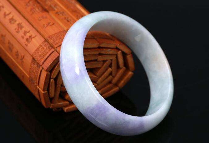 紫罗兰种翡翠知识介绍紫罗兰是翡翠里面的翡还是翠-第1张图片-翡翠网 紫罗兰种翡翠知识介绍紫罗兰是翡翠里面的翡还是翠-第1张图片-翡翠网