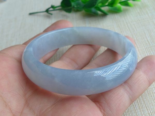 紫罗兰种翡翠知识介绍紫罗兰是翡翠里面的翡还是翠-第2张图片-翡翠网 紫罗兰种翡翠知识介绍紫罗兰是翡翠里面的翡还是翠-第2张图片-翡翠网