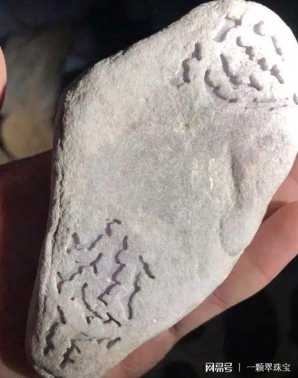 翡翠原石翻砂是原因吗,翡翠原石翻砂是原因-第2张图片-翡翠网