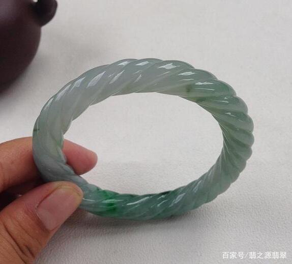 嘉兴哪里有翡翠手镯嘉兴翡翠园-第2张图片-翡翠网 嘉兴哪里有翡翠手镯嘉兴翡翠园-第2张图片-翡翠网