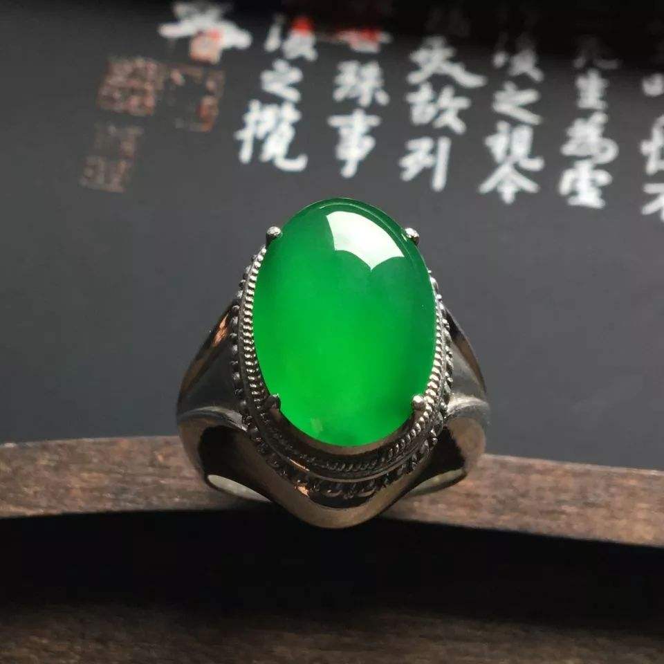 翡翠的专业知识视频讲解,翡翠戎面知识讲解视频-第2张图片-翡翠网 翡翠的专业知识视频讲解,翡翠戎面知识讲解视频-第2张图片-翡翠网