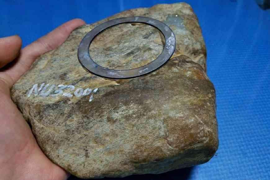 什么样的翡翠原石裂少翡翠原石数裂-第2张图片-翡翠网