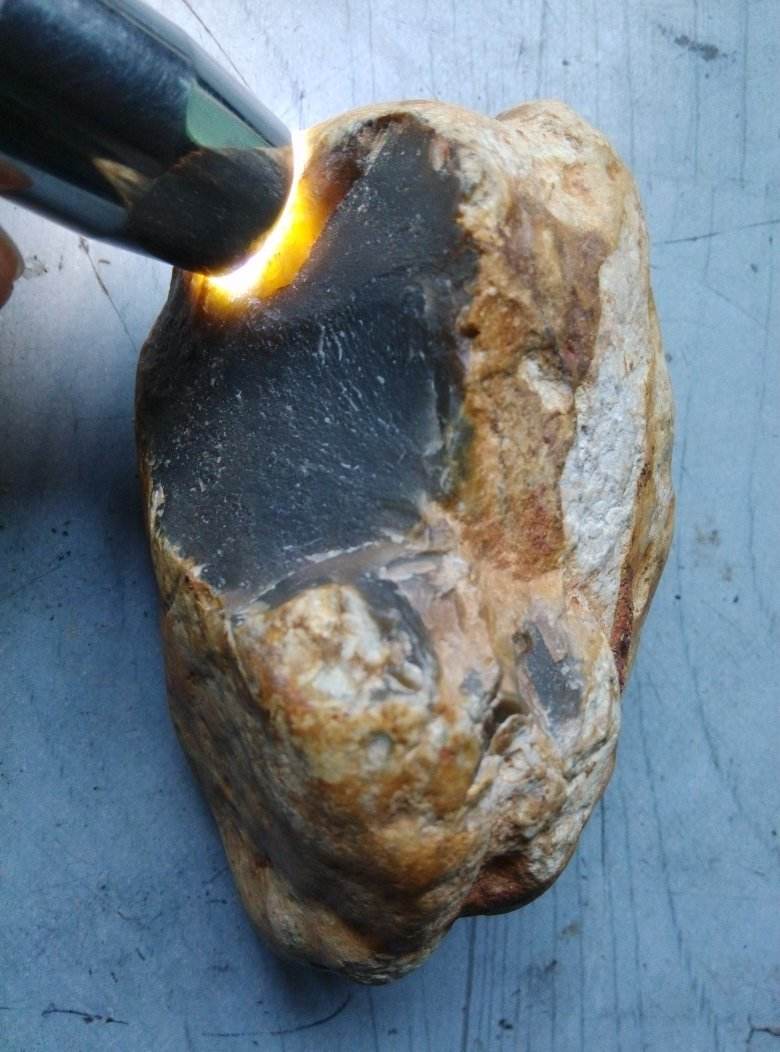 高唐乌鸡种翡翠原石,乌鸡种翡翠雕刻图片大全-第1张图片-翡翠网