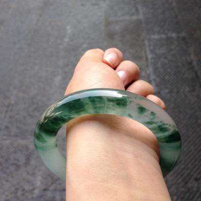 五千左右的翡翠手镯,五万左右翡翠手镯如何鉴定-第2张图片-翡翠网 五千左右的翡翠手镯,五万左右翡翠手镯如何鉴定-第2张图片-翡翠网