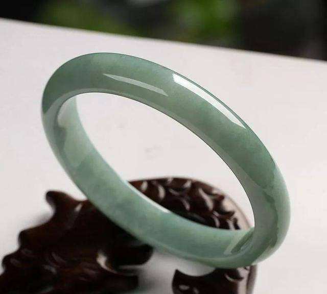 翡翠豆青种手镯价格翡翠豆青种手镯价格多少-第1张图片-翡翠网 翡翠豆青种手镯价格翡翠豆青种手镯价格多少-第1张图片-翡翠网