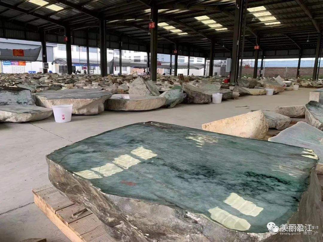 包含盈江翡翠入门知识书的词条-第1张图片-翡翠网 包含盈江翡翠入门知识书的词条-第1张图片-翡翠网