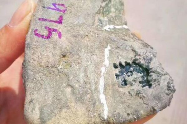 翡翠原石种的详细大全翡翠原石的种类-第2张图片-翡翠网 翡翠原石种的详细大全翡翠原石的种类-第2张图片-翡翠网