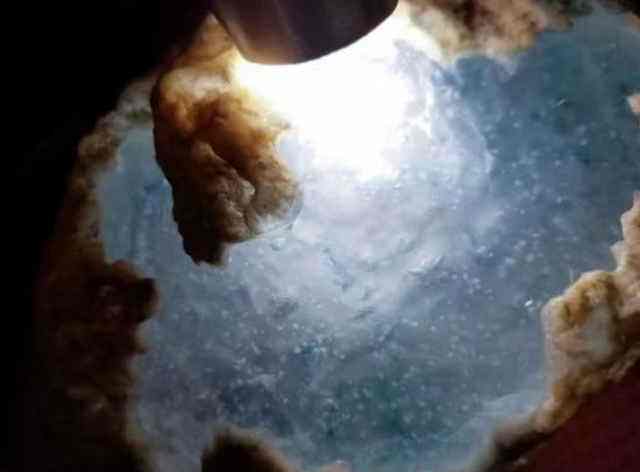 翡翠原石的种水是什么颜色怎么介绍翡翠的种水色-第2张图片-翡翠网 翡翠原石的种水是什么颜色怎么介绍翡翠的种水色-第2张图片-翡翠网