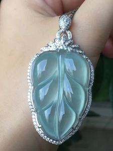 a货翡翠镶金树叶价格怎么查翡翠价格查询 a货-第1张图片-翡翠网 a货翡翠镶金树叶价格怎么查翡翠价格查询 a货-第1张图片-翡翠网