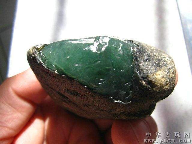 莫湾基翡翠原石荧光,莫湾基铁锈皮翡翠原石-第1张图片-翡翠网 莫湾基翡翠原石荧光,莫湾基铁锈皮翡翠原石-第1张图片-翡翠网