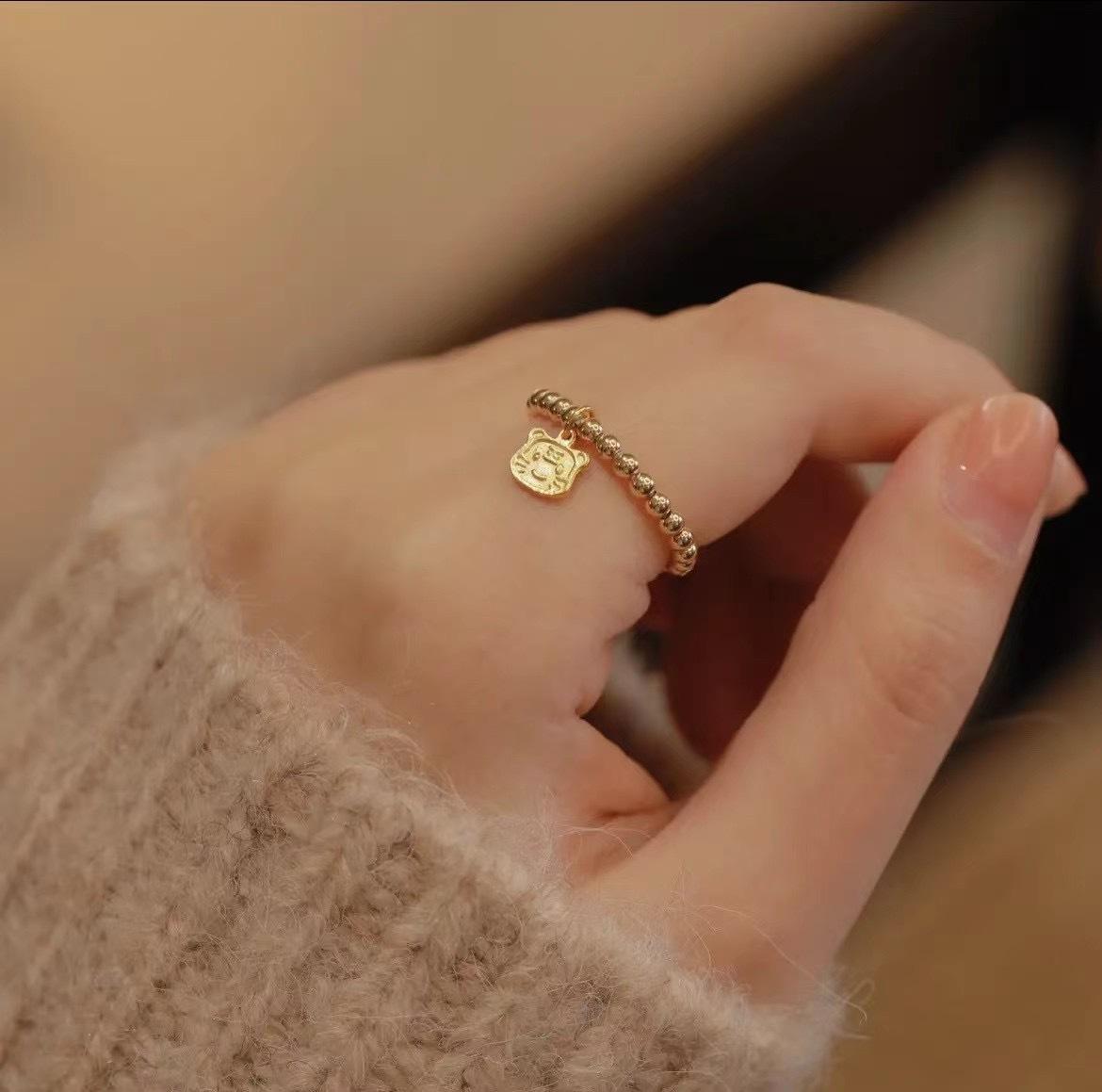 2021年女款最新款黄金戒指价格2021年女款最新款黄金戒指-第2张图片-翡翠网