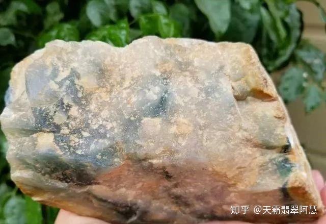 翡翠原石怎么看种水,翡翠原石怎样看种水-第1张图片-翡翠网 翡翠原石怎么看种水,翡翠原石怎样看种水-第1张图片-翡翠网