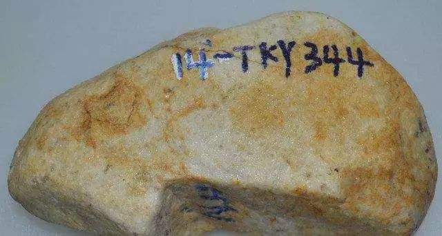 翡翠原石怎么看种水,翡翠原石怎样看种水-第2张图片-翡翠网 翡翠原石怎么看种水,翡翠原石怎样看种水-第2张图片-翡翠网