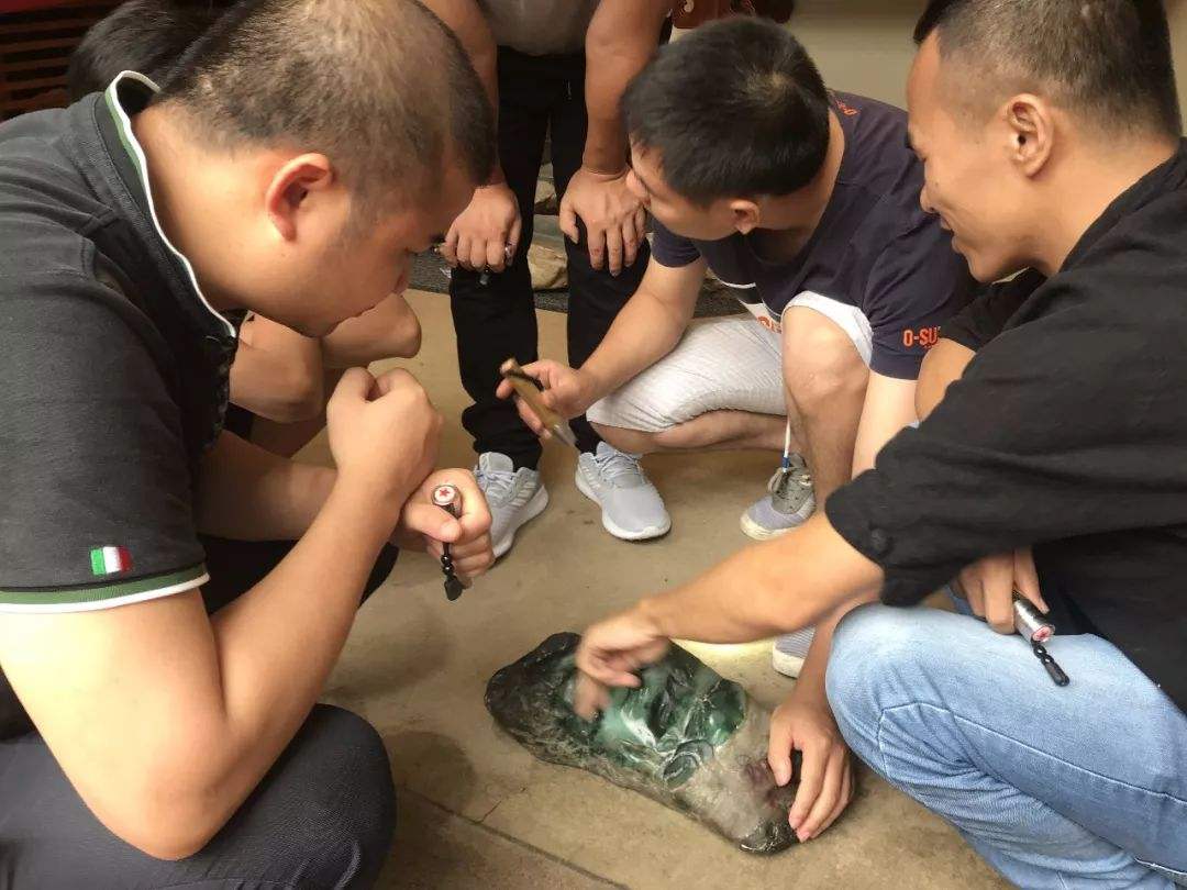 翡翠知识**讲解视频,高考翡翠知识视频-第1张图片-翡翠网 翡翠知识**讲解视频,高考翡翠知识视频-第1张图片-翡翠网