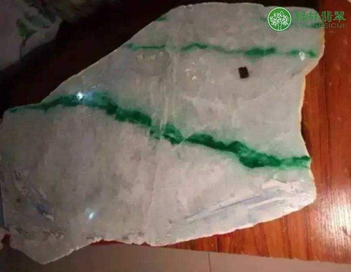 翡翠原石知识秘籍翡翠原石取料技巧-第2张图片-翡翠网 翡翠原石知识秘籍翡翠原石取料技巧-第2张图片-翡翠网