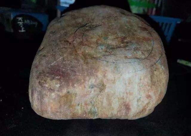 翡翠原石爆松花的特征,爆花松是什么石-第2张图片-翡翠网 翡翠原石爆松花的特征,爆花松是什么石-第2张图片-翡翠网