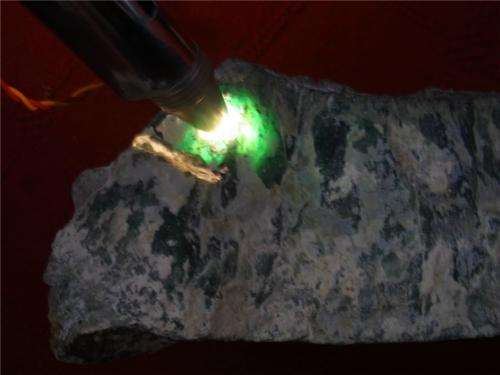 汉中玉原石,汉中翡翠原石交易-第1张图片-翡翠网 汉中玉原石,汉中翡翠原石交易-第1张图片-翡翠网