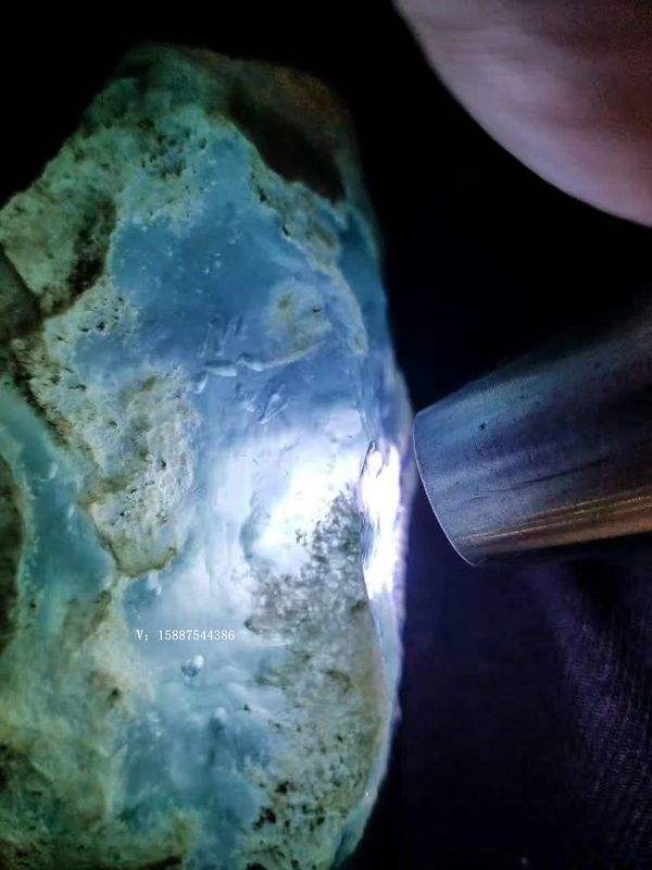 深蓝色翡翠图片,深蓝色翡翠原石照片-第2张图片-翡翠网 深蓝色翡翠图片,深蓝色翡翠原石照片-第2张图片-翡翠网