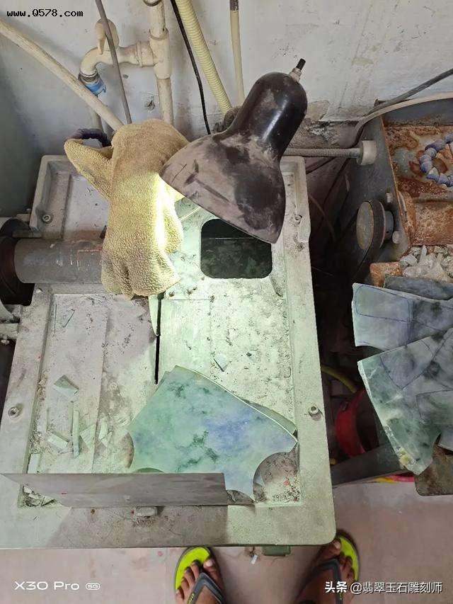 翡翠原石直播,翡翠原石主播生活视频-第1张图片-翡翠网