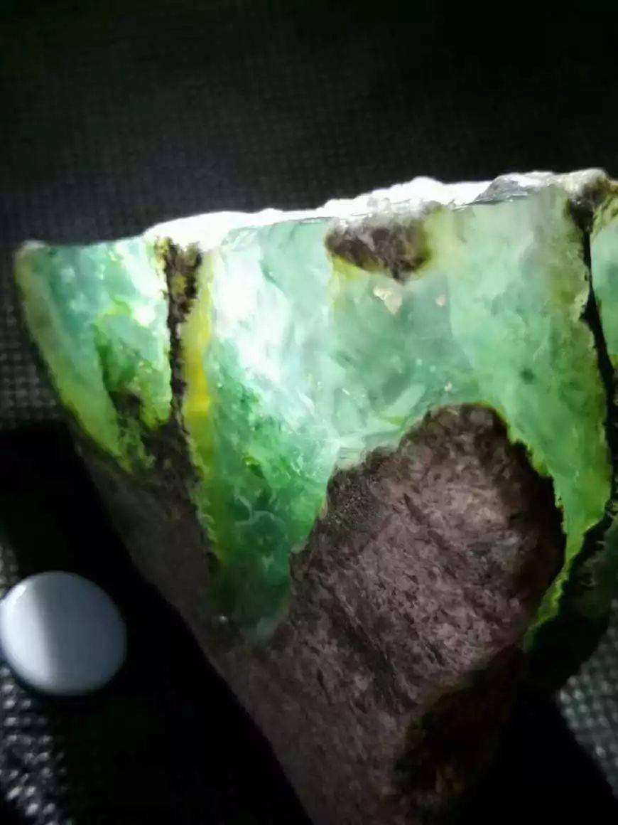 绿花翡翠原石图片大全,翡翠原石-第1张图片-翡翠网 绿花翡翠原石图片大全,翡翠原石-第1张图片-翡翠网