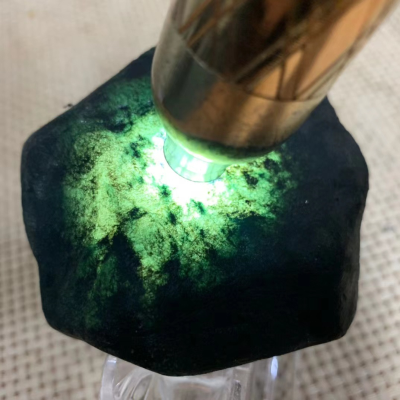 瑞丽翡翠原石明料图瑞丽翡翠原石明料-第2张图片-翡翠网 瑞丽翡翠原石明料图瑞丽翡翠原石明料-第2张图片-翡翠网