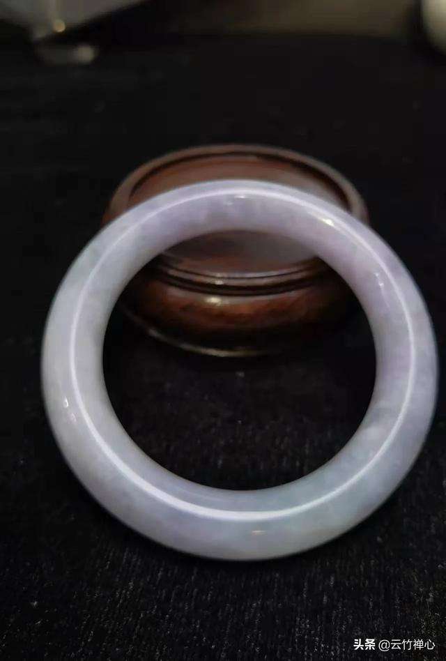 翡翠皮料是什么意思,翡翠皮革讲解知识-第1张图片-翡翠网 翡翠皮料是什么意思,翡翠皮革讲解知识-第1张图片-翡翠网